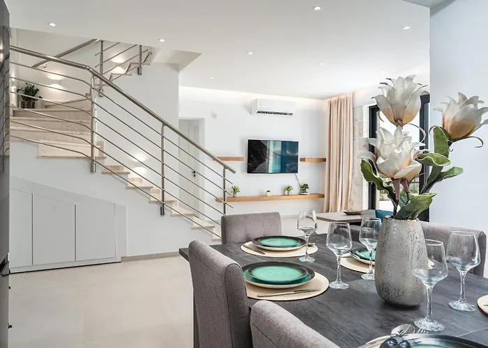 Edward Stone Villa *